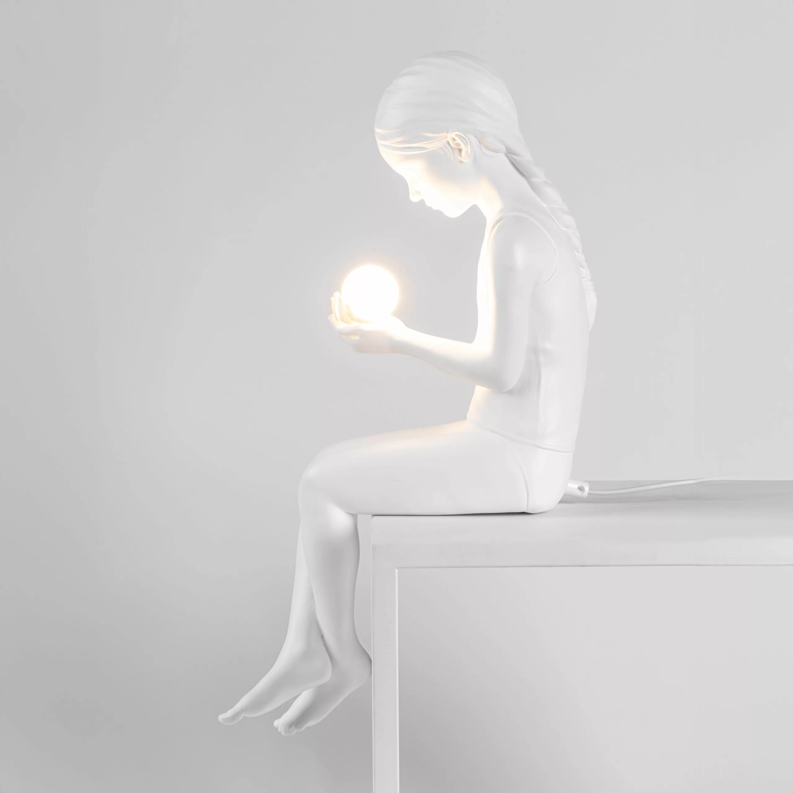 Lampe Petite Fille Résine – Image 2