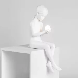 Lampe Petite Fille Résine – Image 3