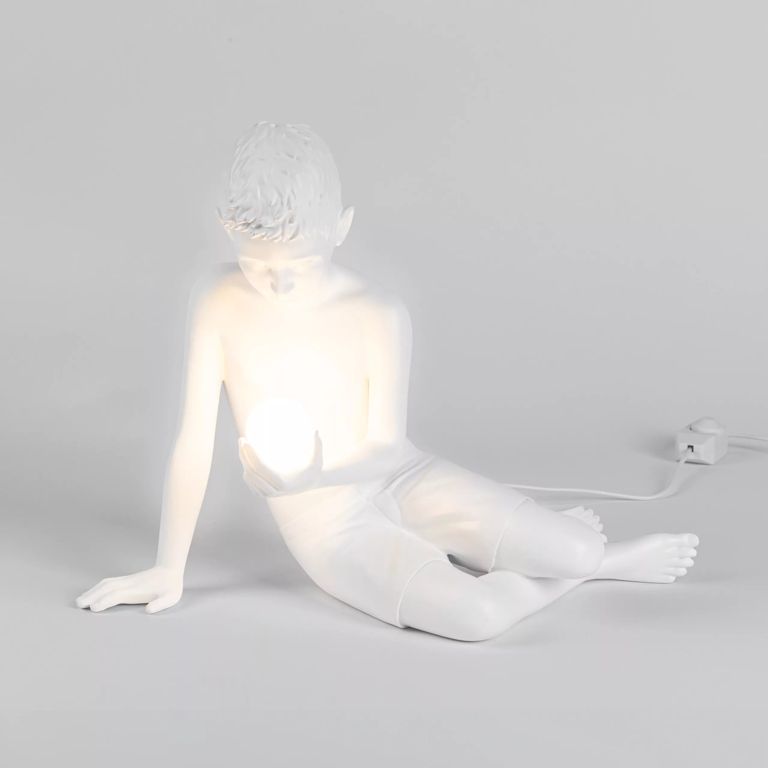 Lampe Garcon Résine – Image 2